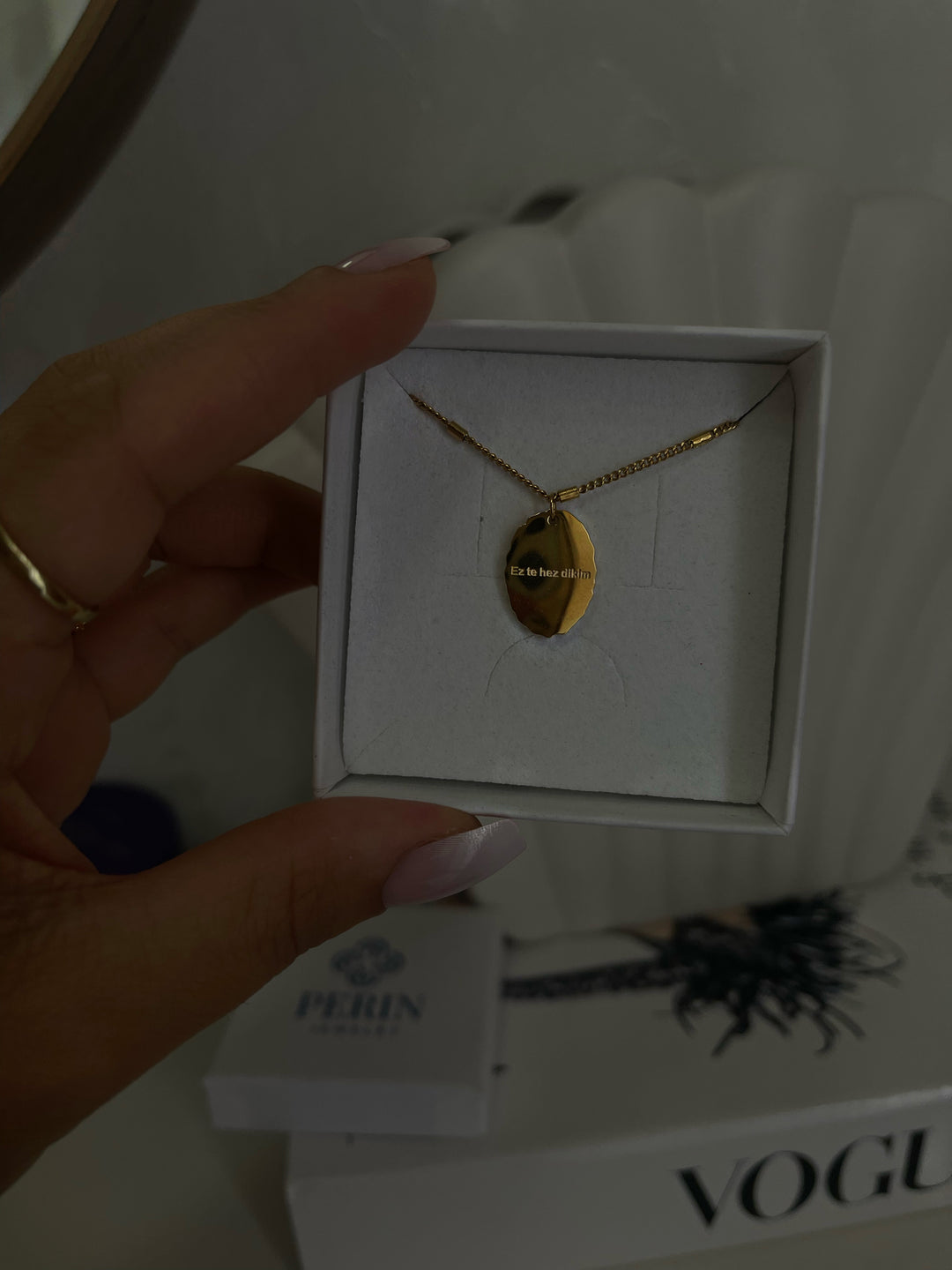 Perin necklace gold