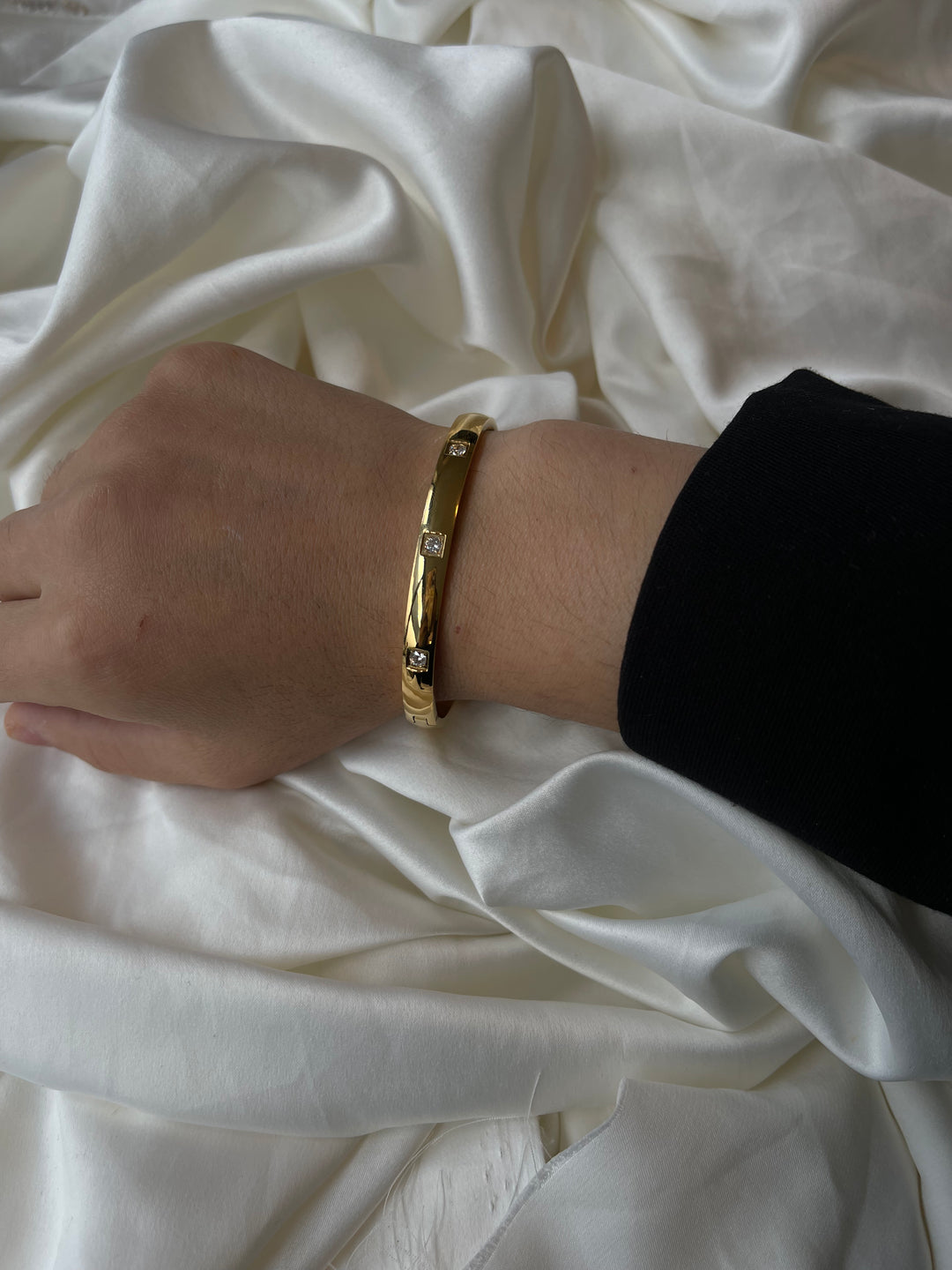 Ulya bracelet gold