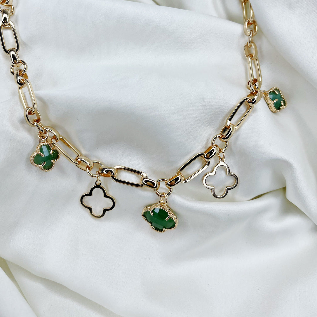 Inara necklace clover